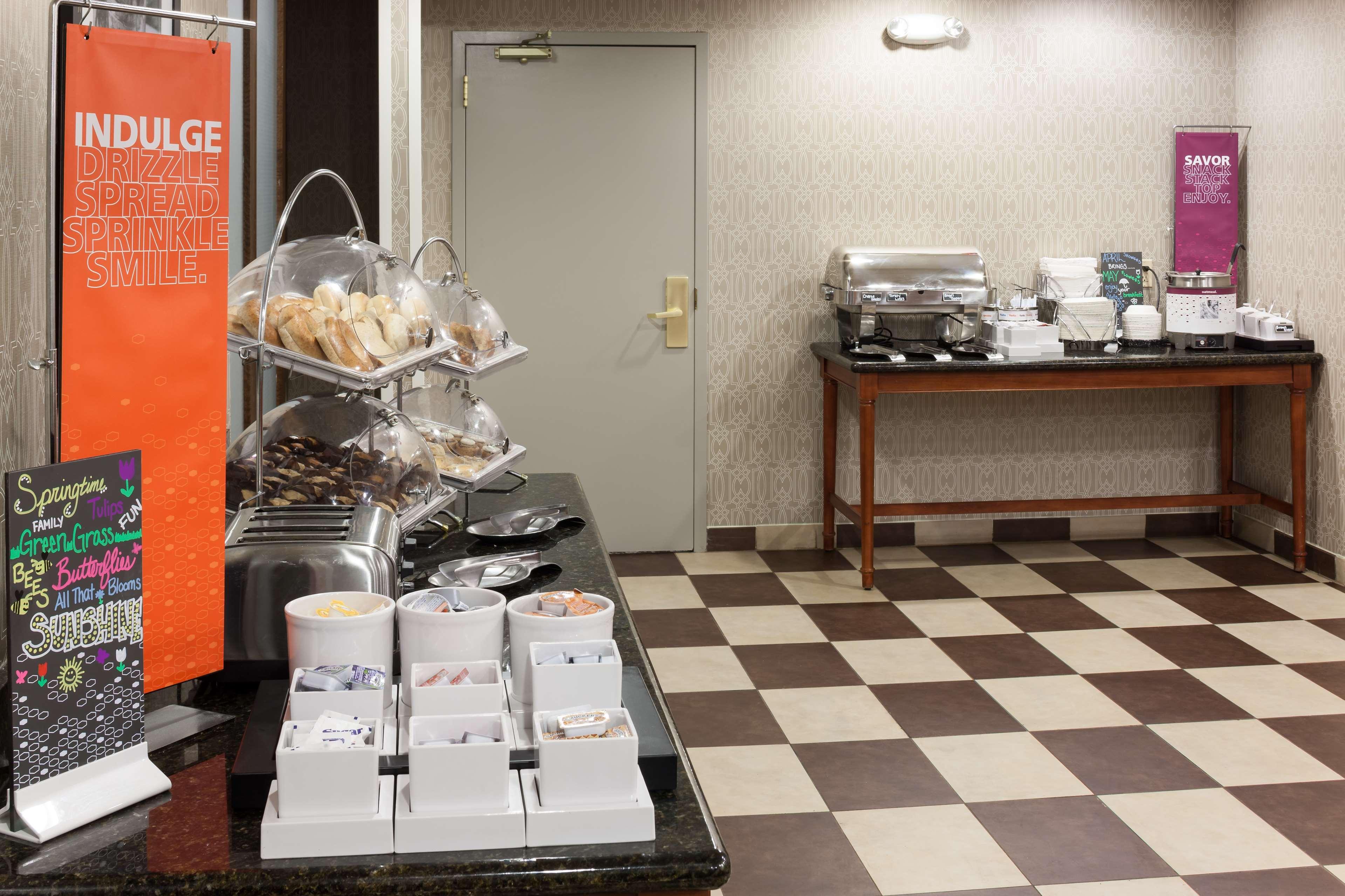 Hampton Inn & Suites Cedar Rapids Eksteriør billede