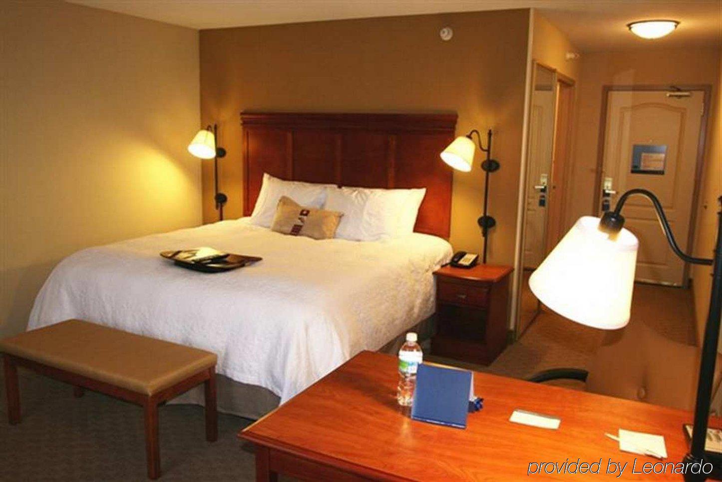 Hampton Inn & Suites Cedar Rapids Værelse billede